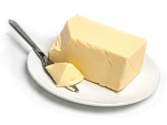 Wetenschappers waren er de laatste jaren van de twintigste eeuw van overtuigd dat boter zo ongeveer het slechtste was wat je op je brood kon smeren of in je braadpan kon stoppen. De verzadigde vetzuren in boter waren dodelijk, verkondigden onderzoekers. Die weerzin tegen boter was onterecht, blijkt uit een metastudie die Amerikaanse voedingswetenschappers van Tufts University publiceerden in PLoS One. Maar dat wil niet zeggen dat boter nou ineens gezond is.