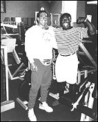 Links: Gil Fernandez in zijn gym, rechts: Lee Haney