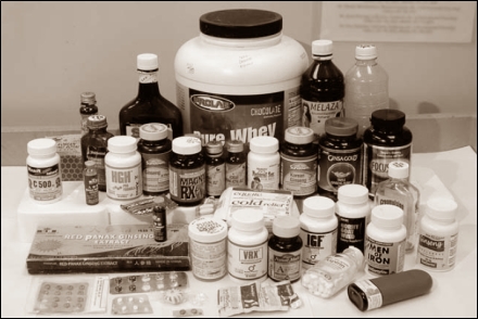 Een paar dagen geleden schreven we over visoliesupplementen waarin gevaarlijk veel arsenicum zat. In de bibliotheek vonden we een studie van toxicologen van het Amerikaanse leger die duidelijk maakt dat nog veel meer supplementen gevaarlijk veel arsenicum kunnen bevatten. En lood.