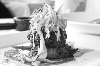 Van eten in restaurants word je net zo snel dik als van fast food